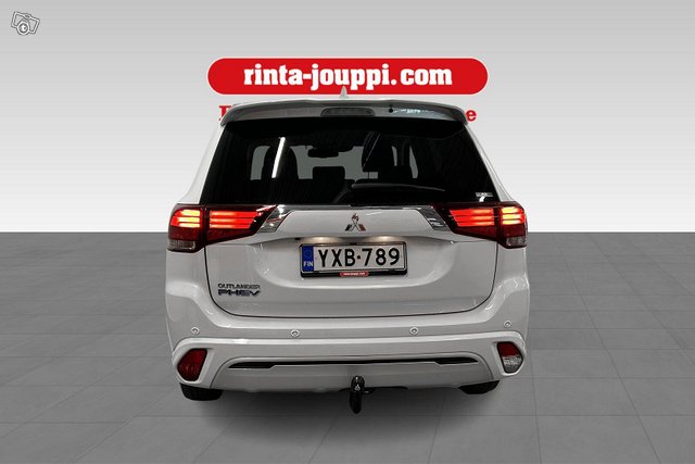 Mitsubishi Outlander PHEV 6