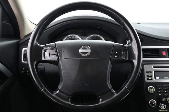 Volvo V70 24