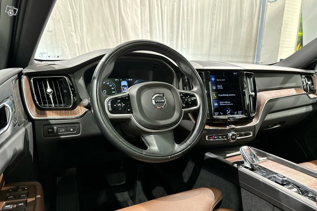 Volvo XC60 8