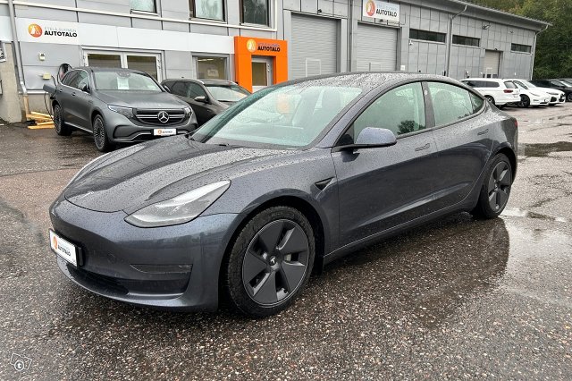 Tesla Model 3 1