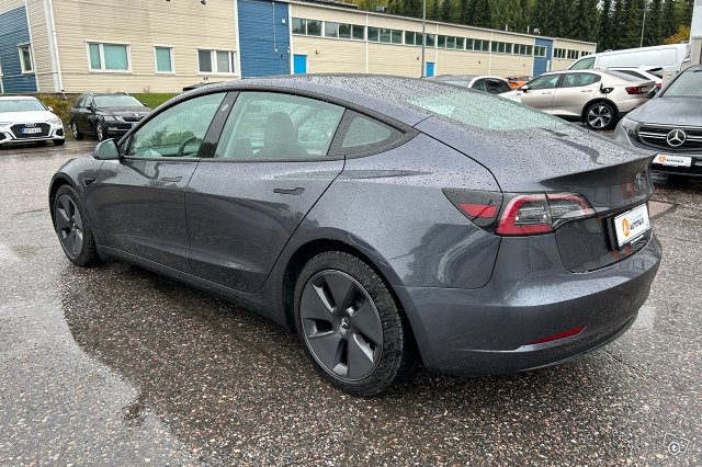 Tesla Model 3 6