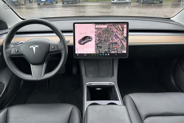 Tesla Model 3 7