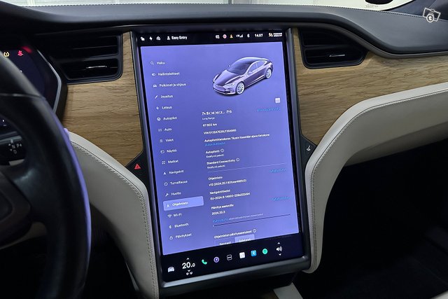 Tesla Model S 9