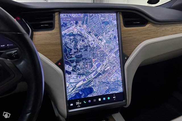 Tesla Model S 10