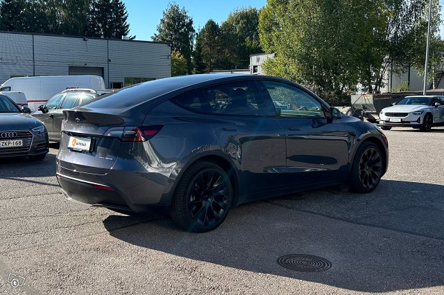 Tesla Model Y 5