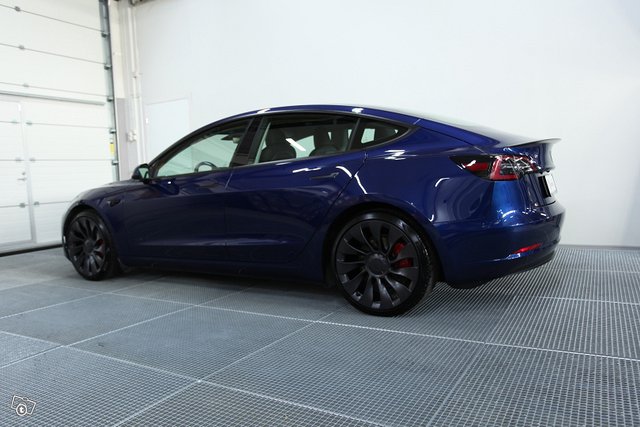 Tesla Model 3 4