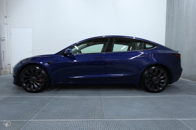 Tesla Model 3 17