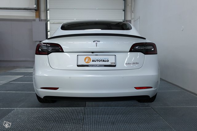 Tesla Model 3 17