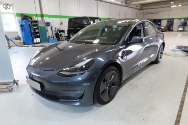 Tesla Model 3 1