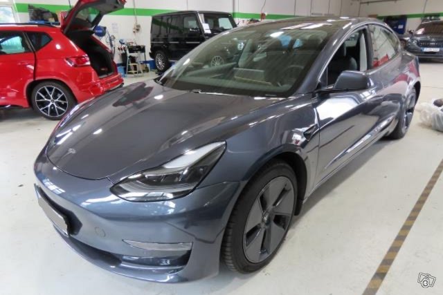 Tesla Model 3 1