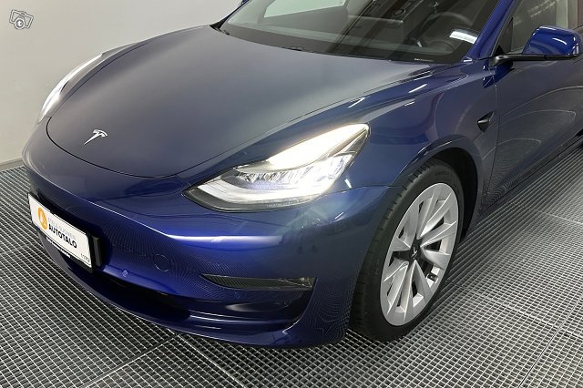 Tesla Model 3 6