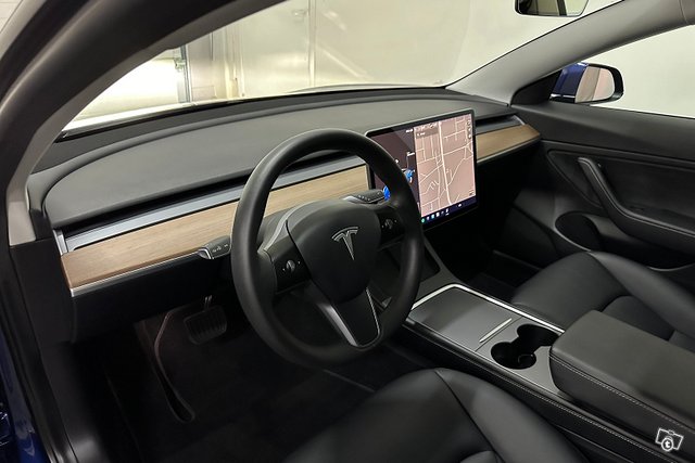 Tesla Model 3 14