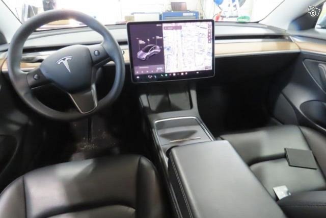 Tesla Model 3 9