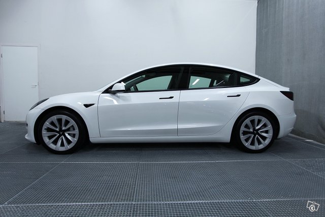 Tesla Model 3 18