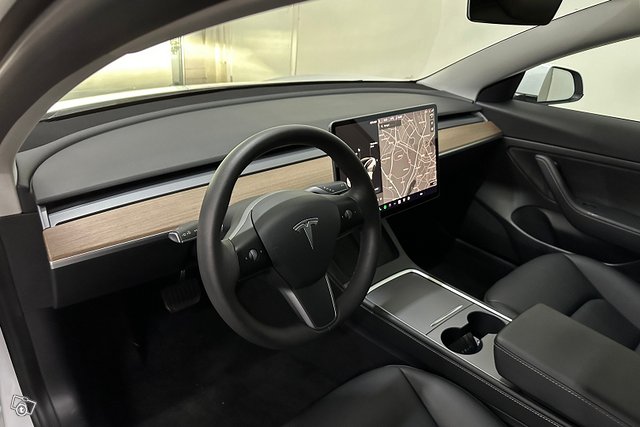 Tesla Model 3 13