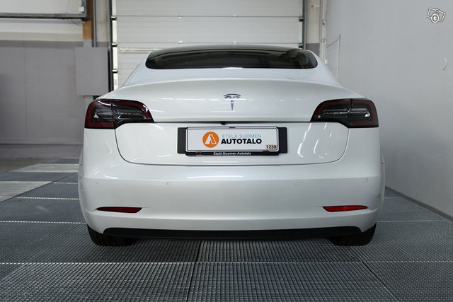 Tesla Model 3 17