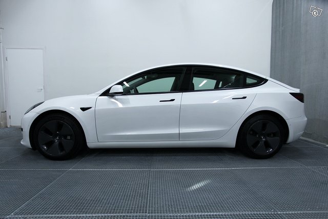 Tesla Model 3 18