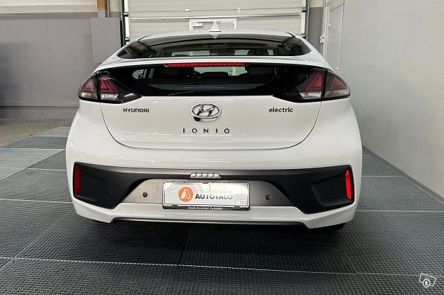 Hyundai IONIQ Electric 17