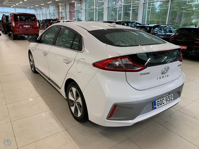 Hyundai IONIQ Electric 8