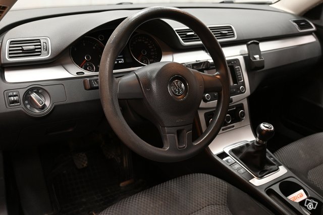 Volkswagen Passat 11