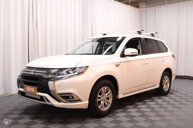 Mitsubishi Outlander PHEV 4