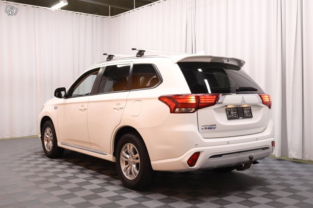 Mitsubishi Outlander PHEV 5