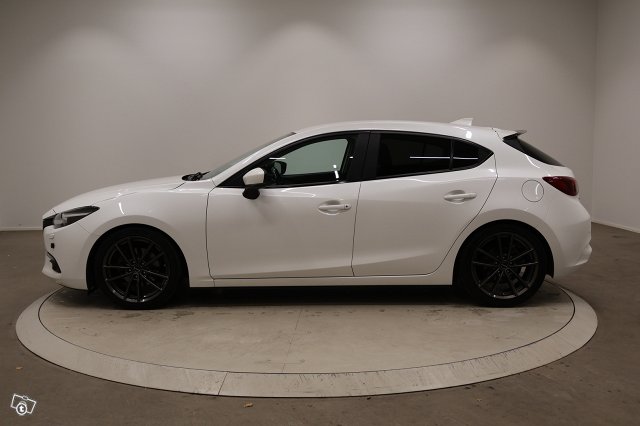 Mazda 3 8