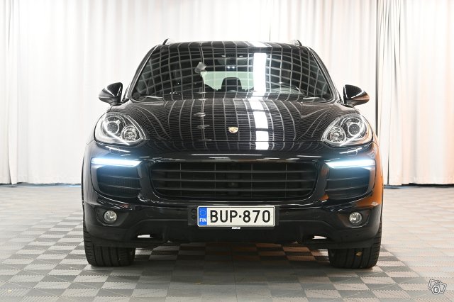 Porsche Cayenne 2