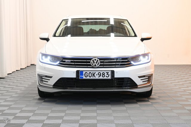 Volkswagen Passat 2