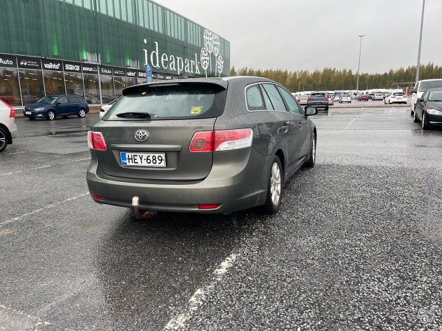 Toyota Avensis 2