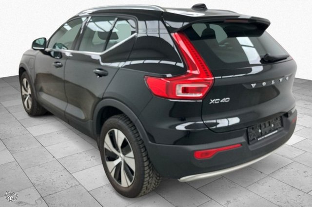 VOLVO XC40 2