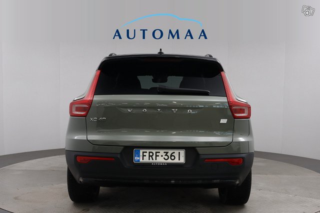 VOLVO XC40 6