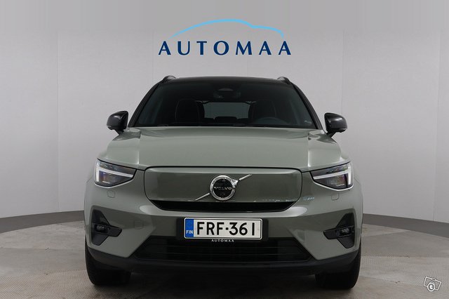 VOLVO XC40 10