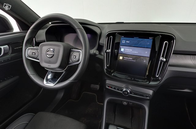 VOLVO XC40 13