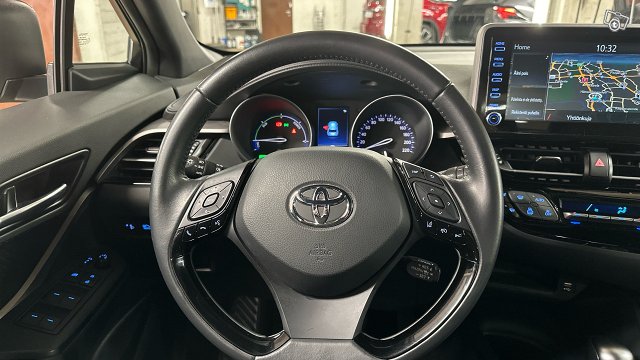 Toyota C-HR 12