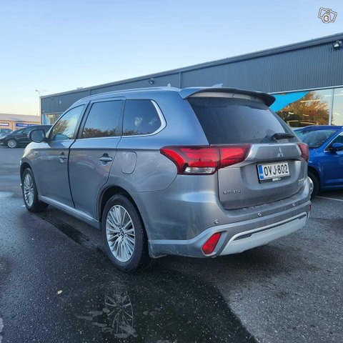 Mitsubishi Outlander PHEV 2