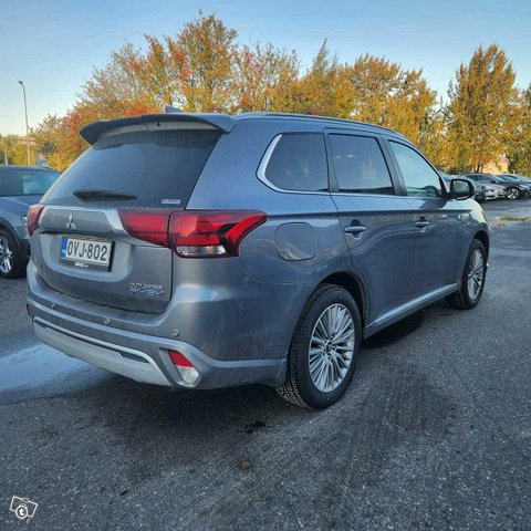 Mitsubishi Outlander PHEV 3