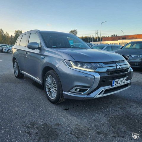 Mitsubishi Outlander PHEV 4