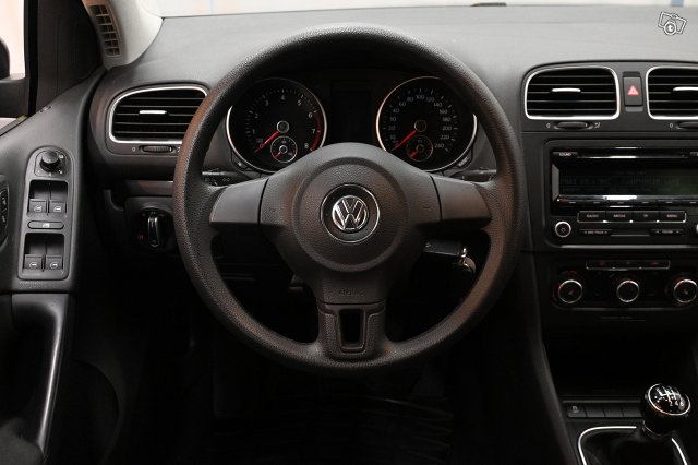 Volkswagen Golf 16