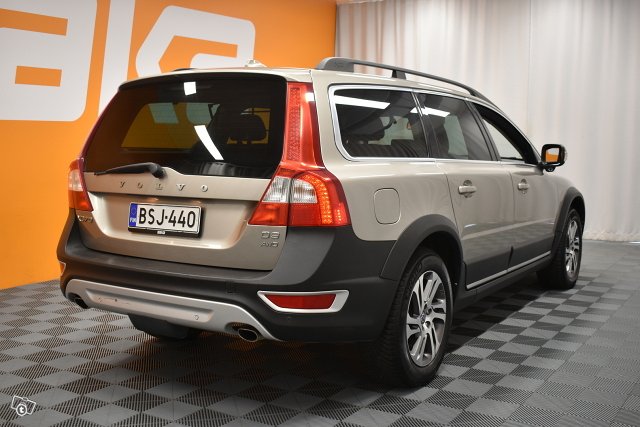 Volvo XC70 8