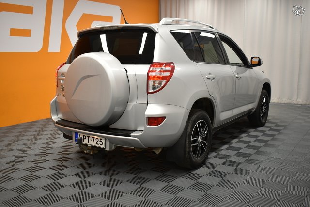 Toyota RAV4 8