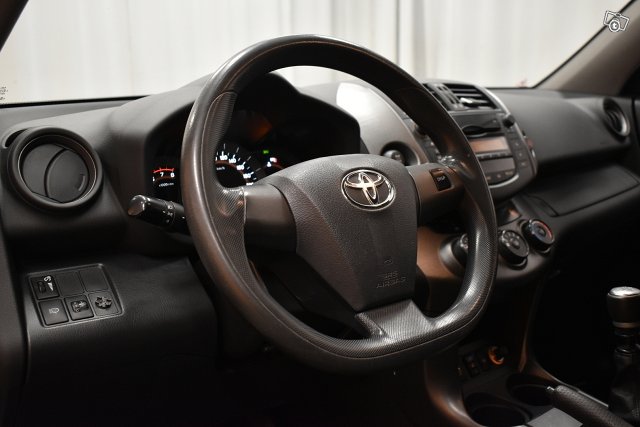 Toyota RAV4 13