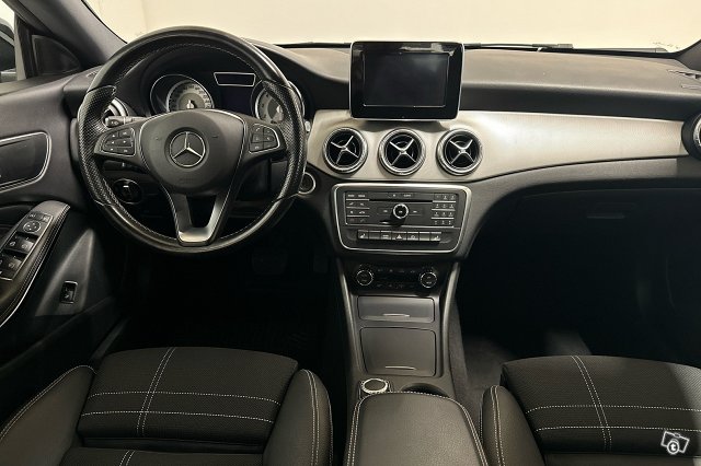 Mercedes-Benz CLA 8