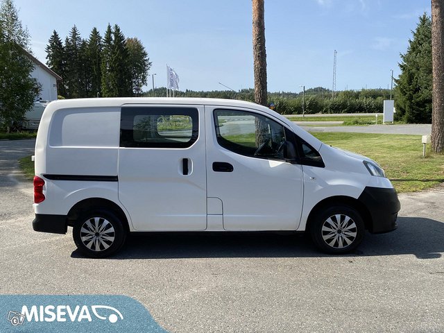 Nissan NV200 2