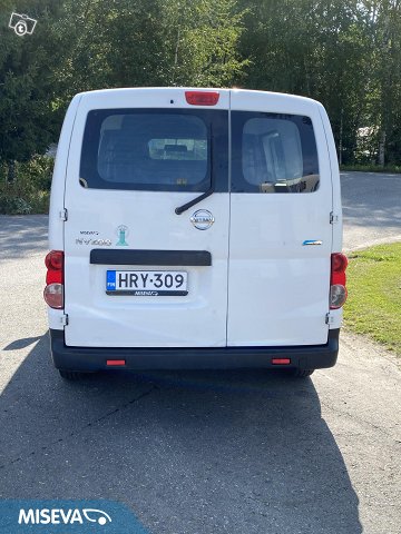 Nissan NV200 11