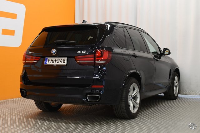 BMW X5 8