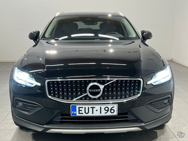 Volvo V60 Cross Country 8