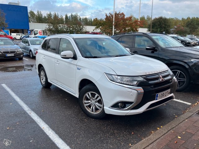 Mitsubishi Outlander 4