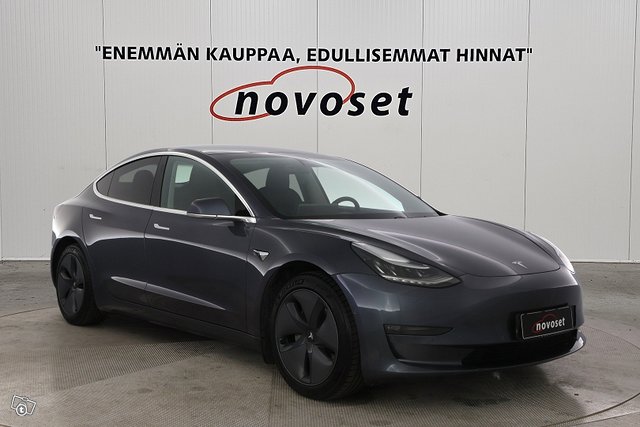 TESLA MODEL 3 5