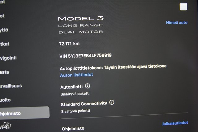 TESLA MODEL 3 23